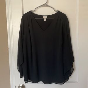 Black bell sleeve women’s plus top